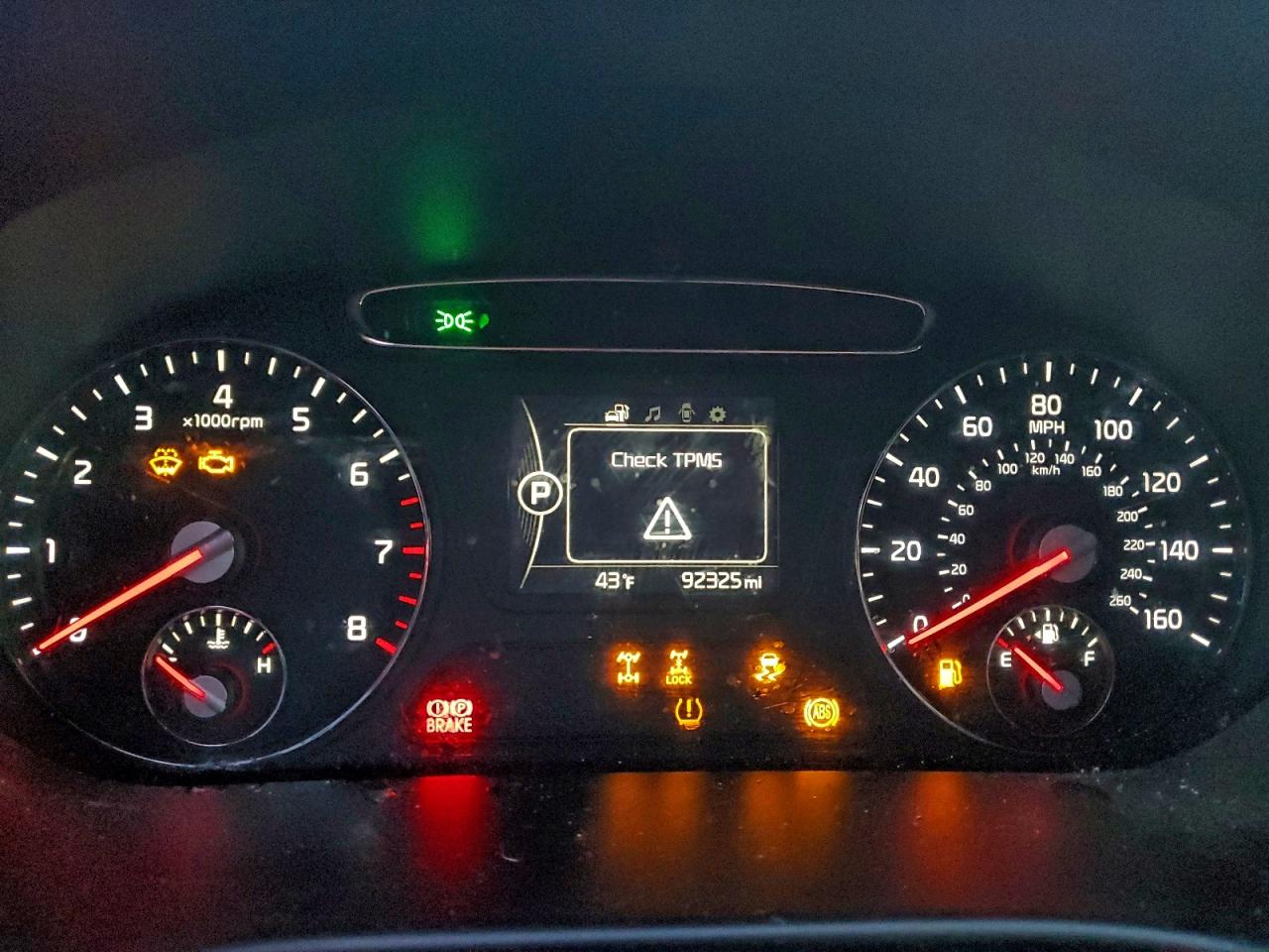2017 KIA SORENTO LX photo 9