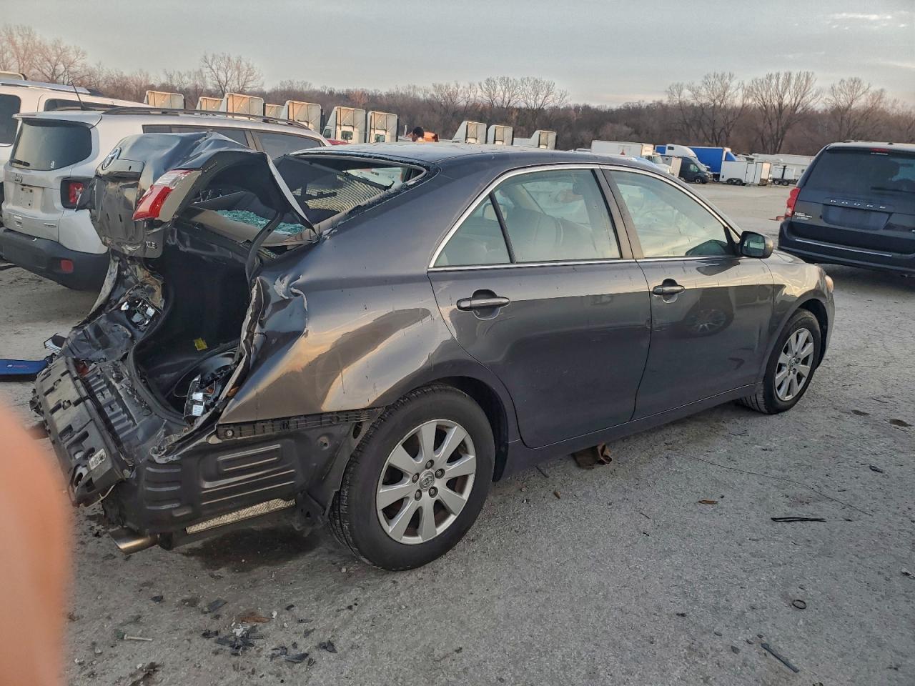 2007 TOYOTA CAMRY LE photo 3