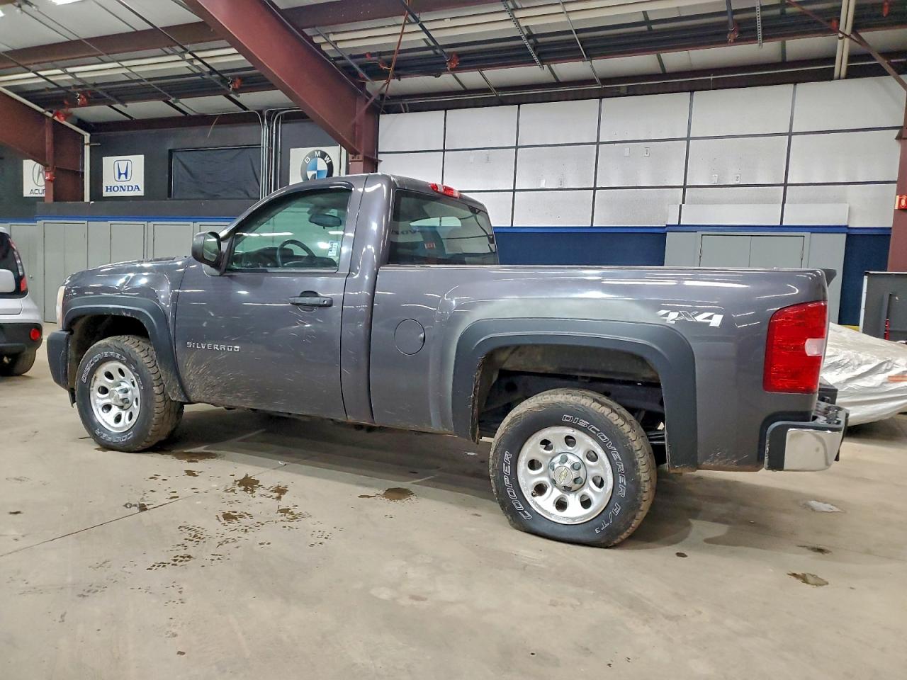 2010 CHEVROLET SILVERADO K1500 photo 2