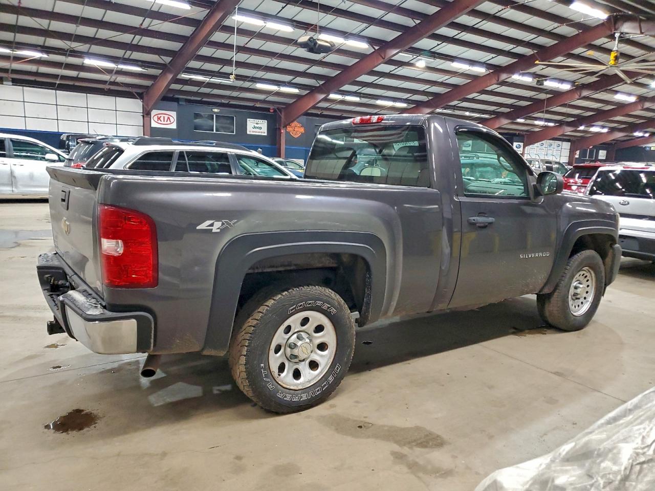 2010 CHEVROLET SILVERADO K1500 photo 3