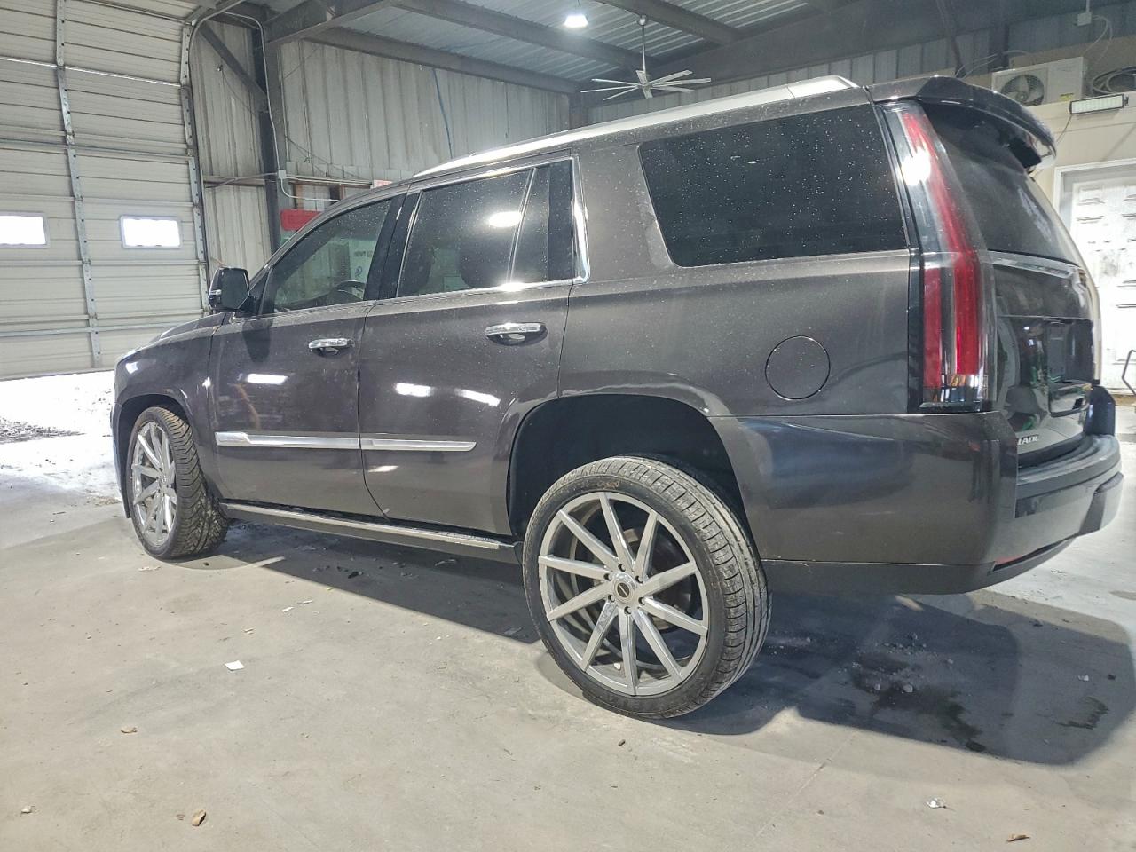 2016 CADILLAC ESCALADE PLATINUM photo 2