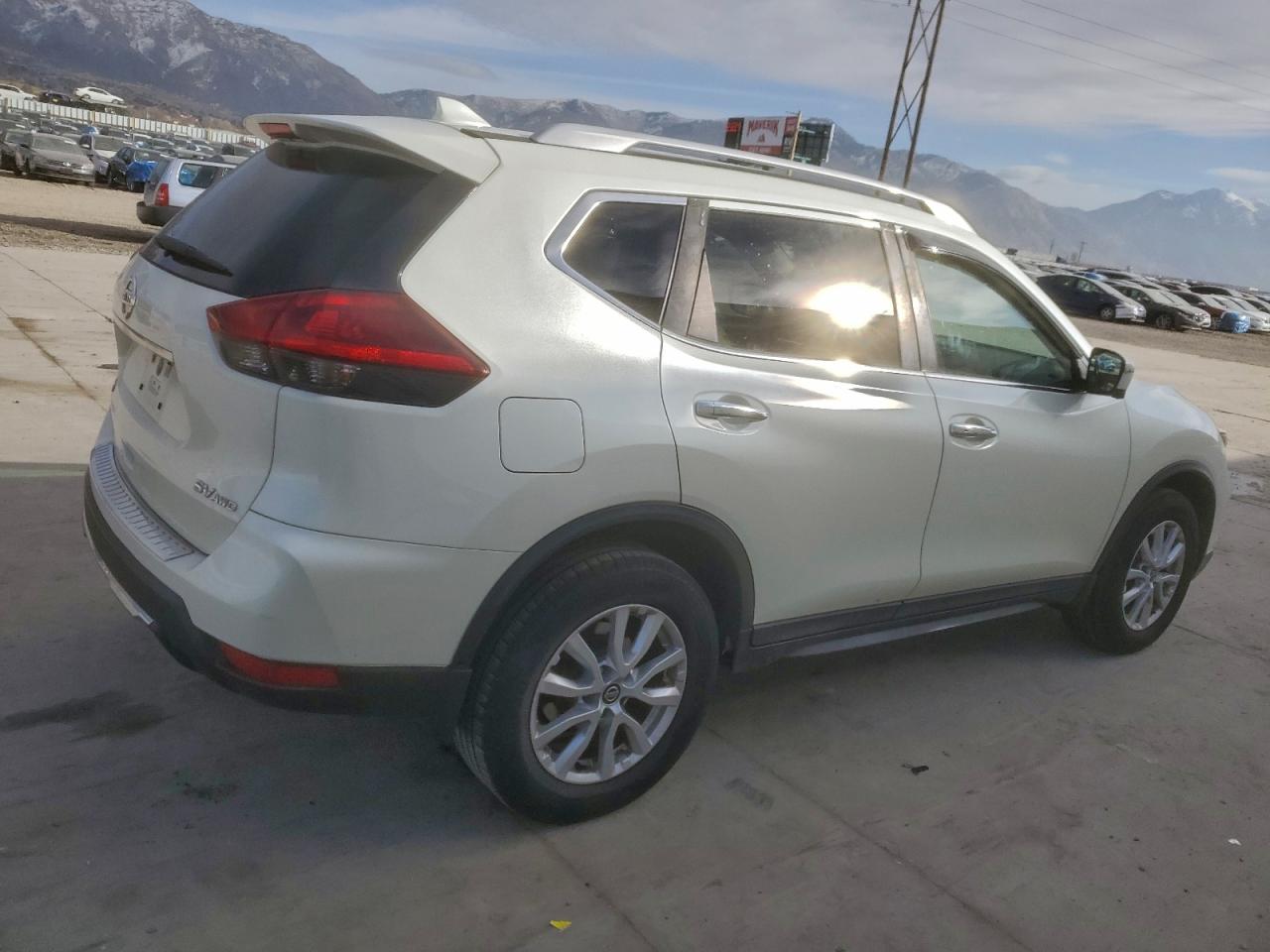 2018 NISSAN ROGUE S photo 3