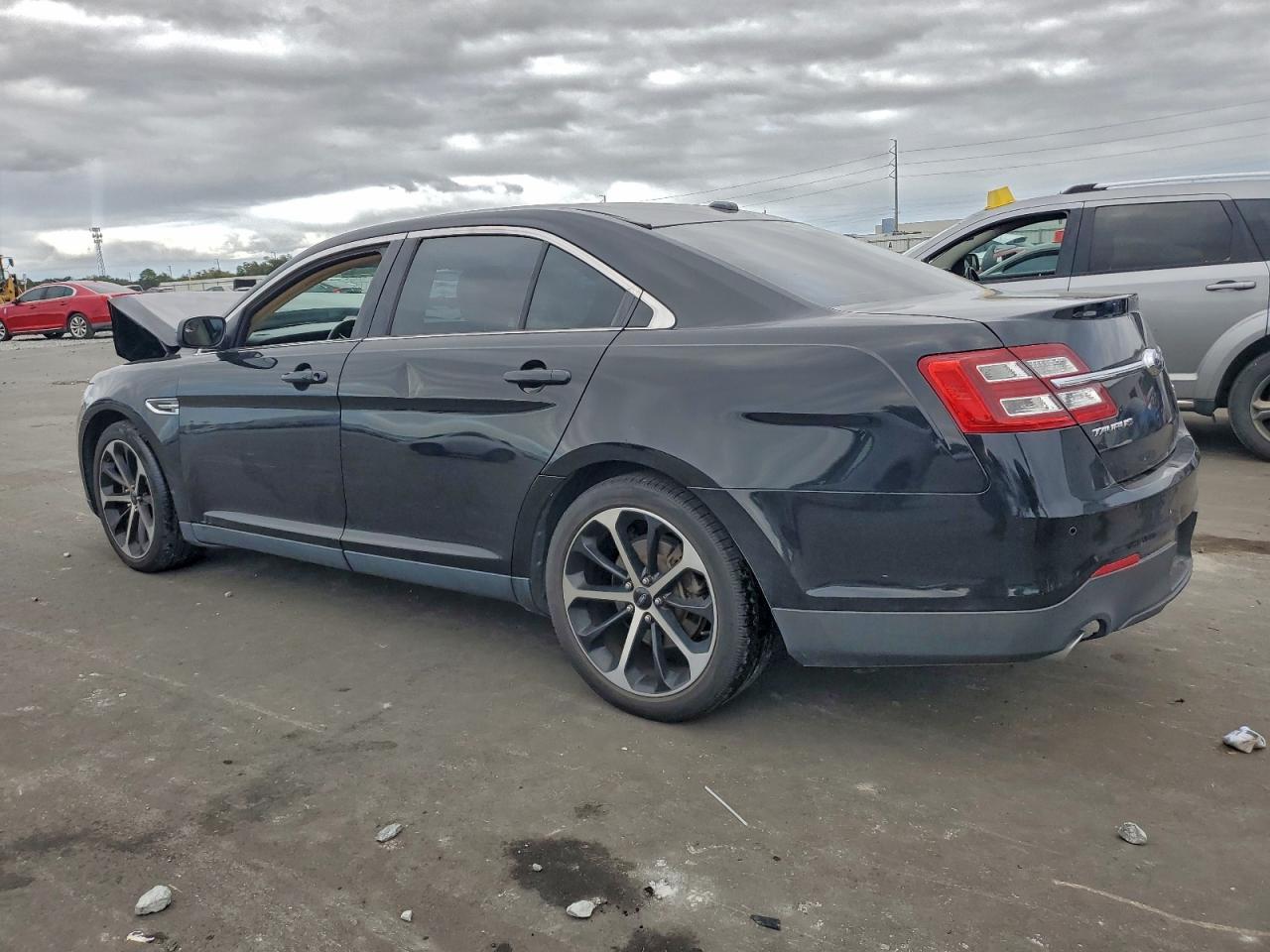 2016 FORD TAURUS SEL photo 2