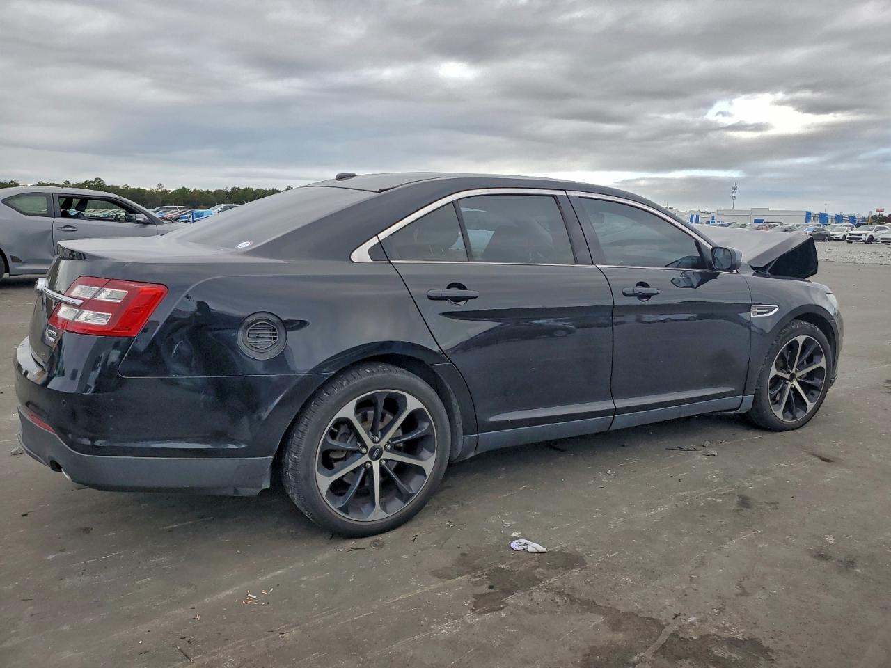 2016 FORD TAURUS SEL photo 3