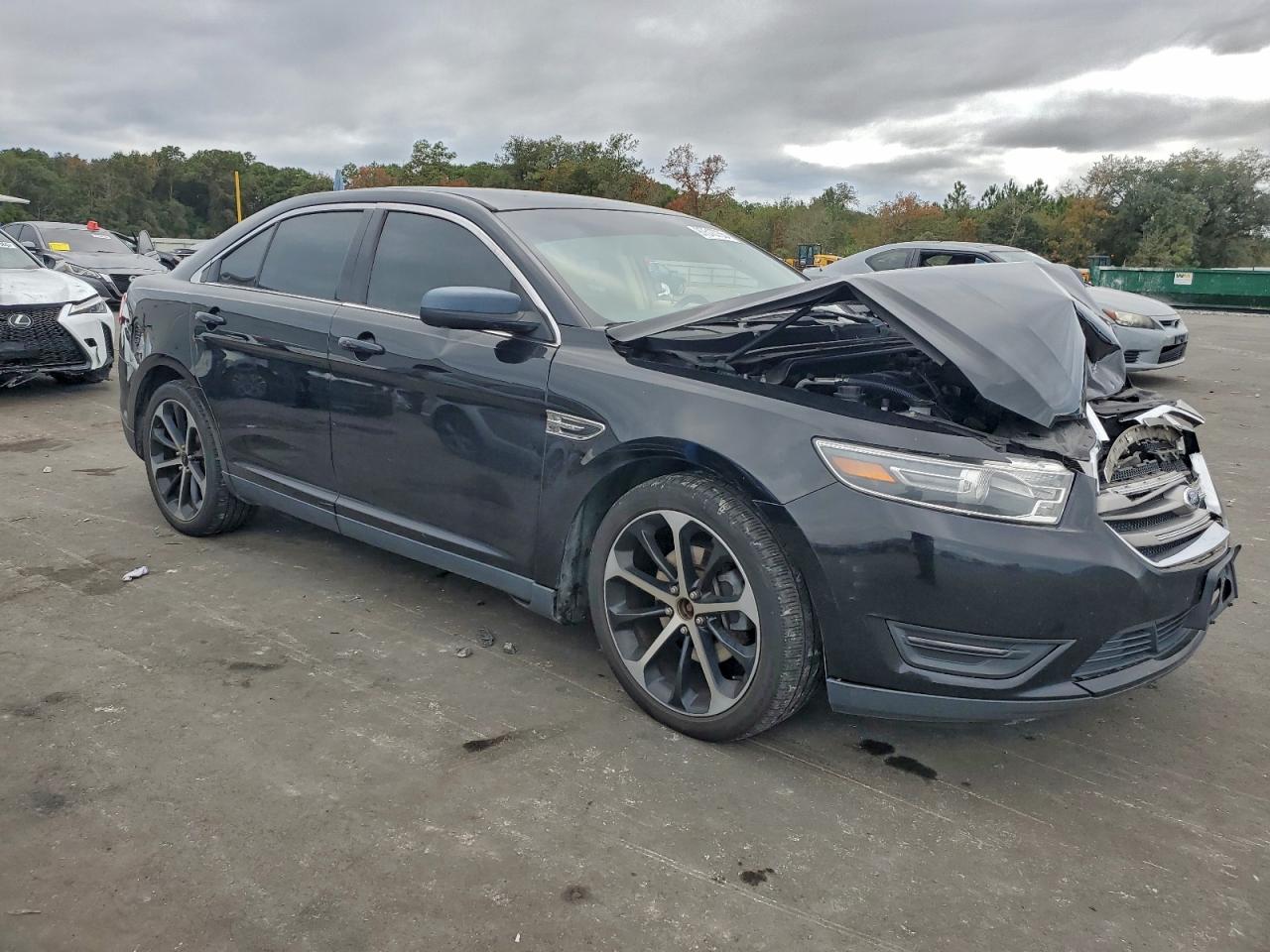 2016 FORD TAURUS SEL photo 4