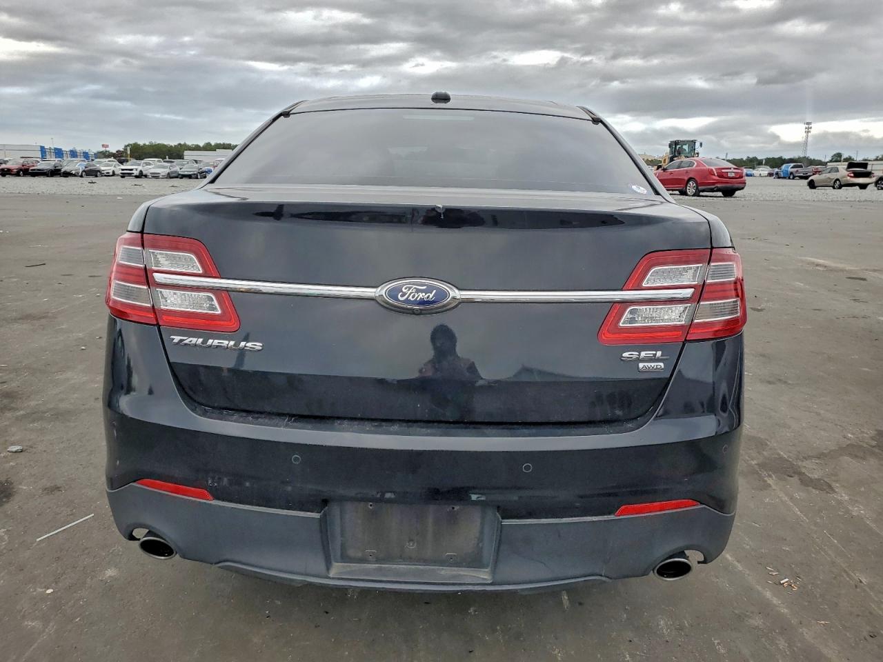 2016 FORD TAURUS SEL photo 6