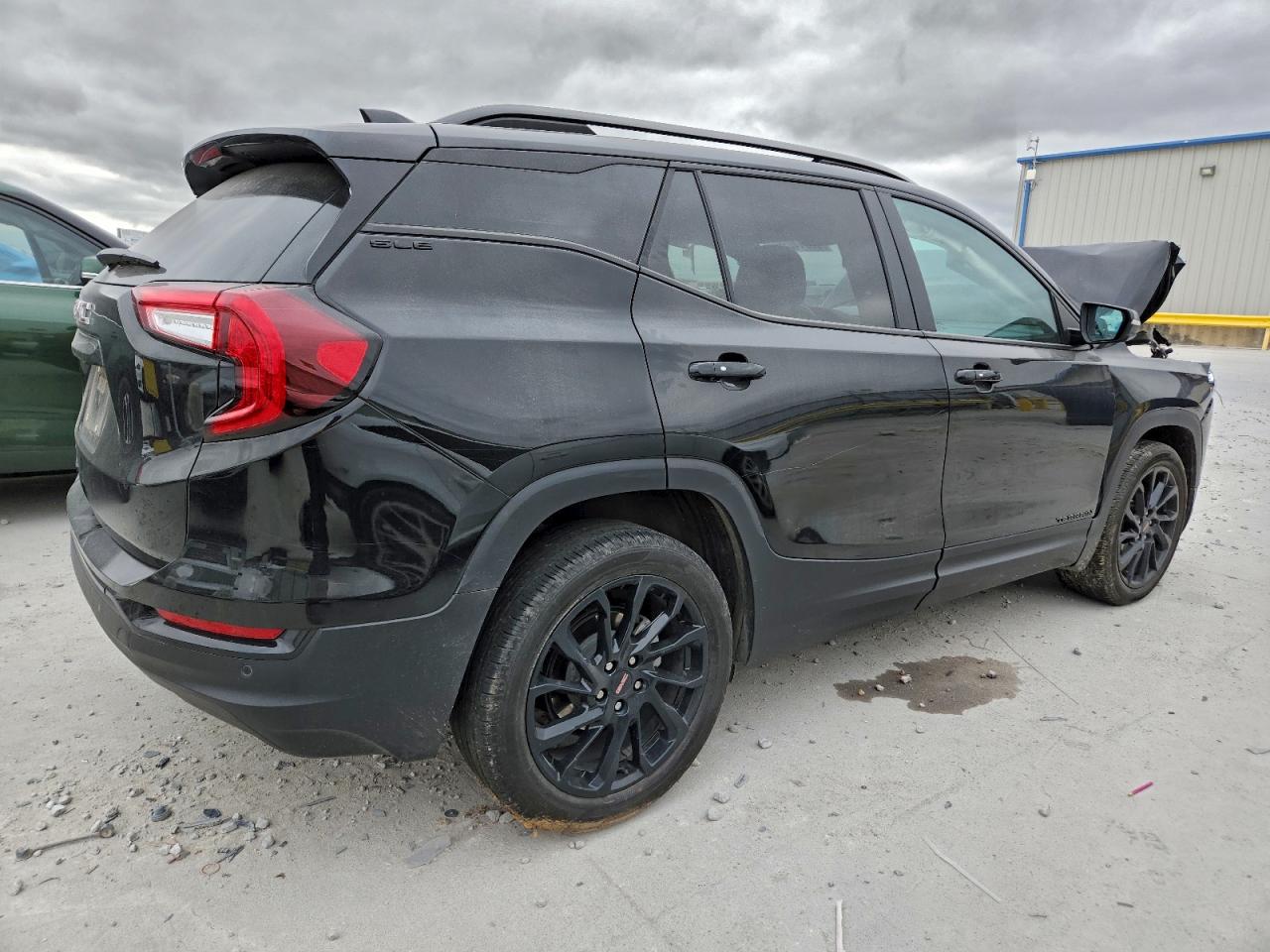 2024 GMC TERRAIN SLE photo 3