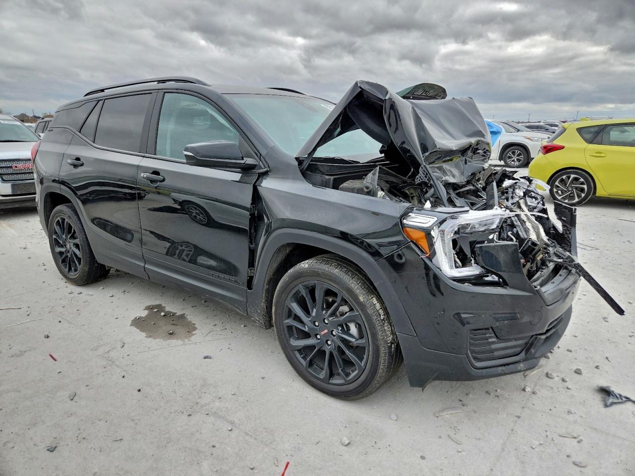 2024 GMC TERRAIN SLE photo 4