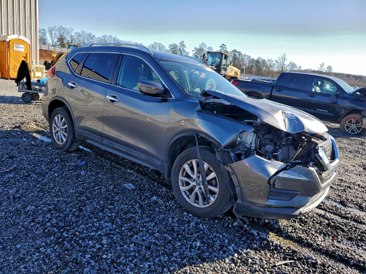 2017 NISSAN ROGUE SV photo 4
