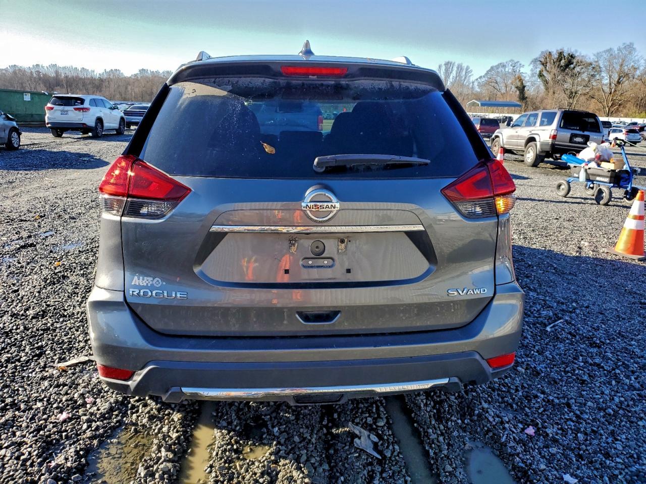 2017 NISSAN ROGUE SV photo 6