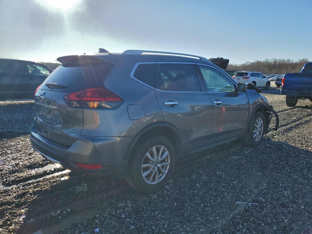 2017 NISSAN ROGUE SV photo 3