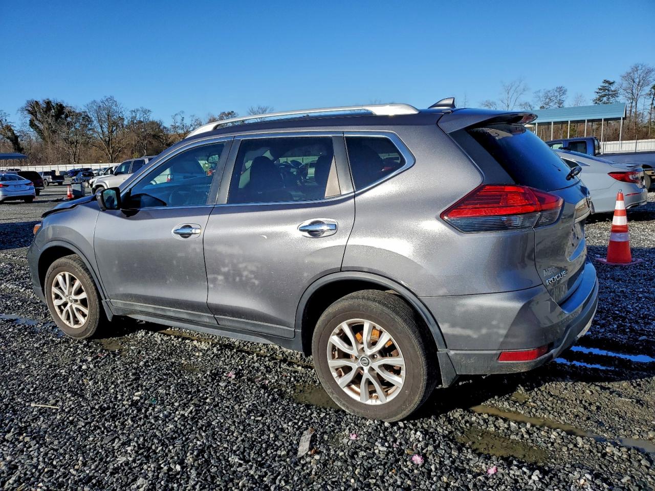 2017 NISSAN ROGUE SV photo 2