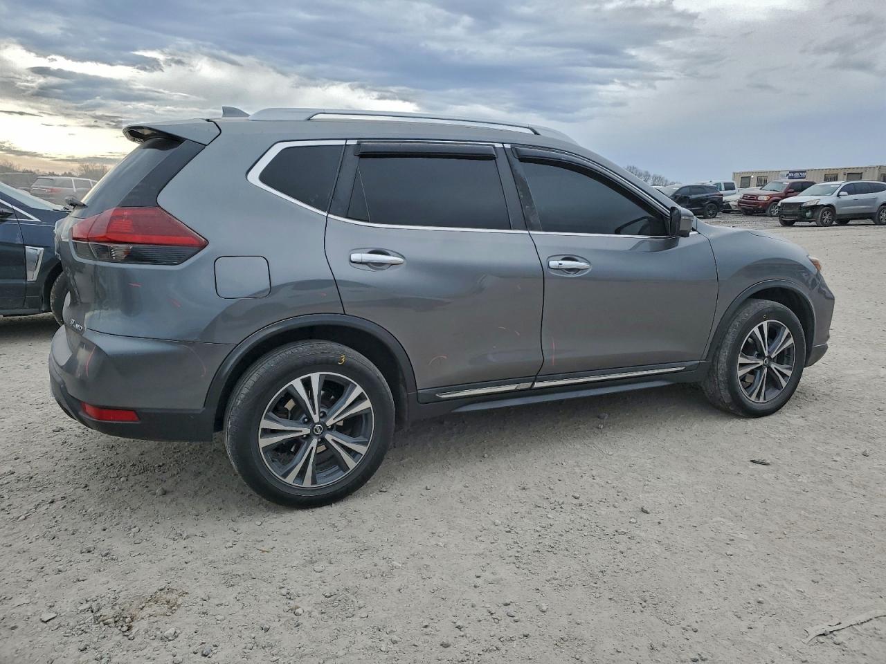 2018 NISSAN ROGUE S photo 5