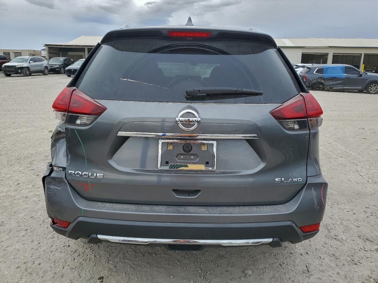 2018 NISSAN ROGUE S photo 11