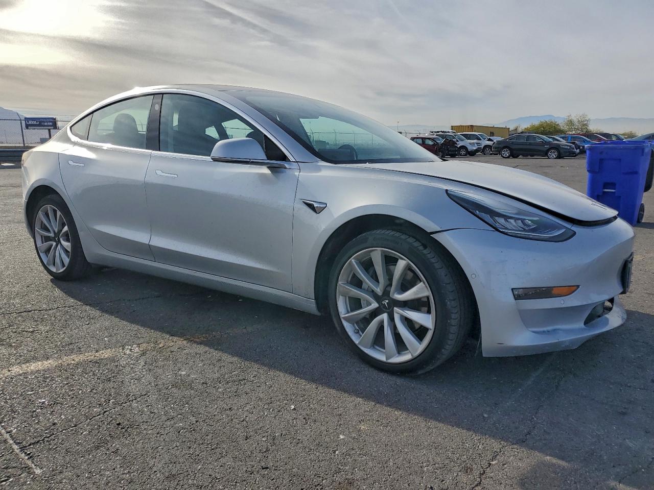 2018 TESLA MODEL 3 photo 4