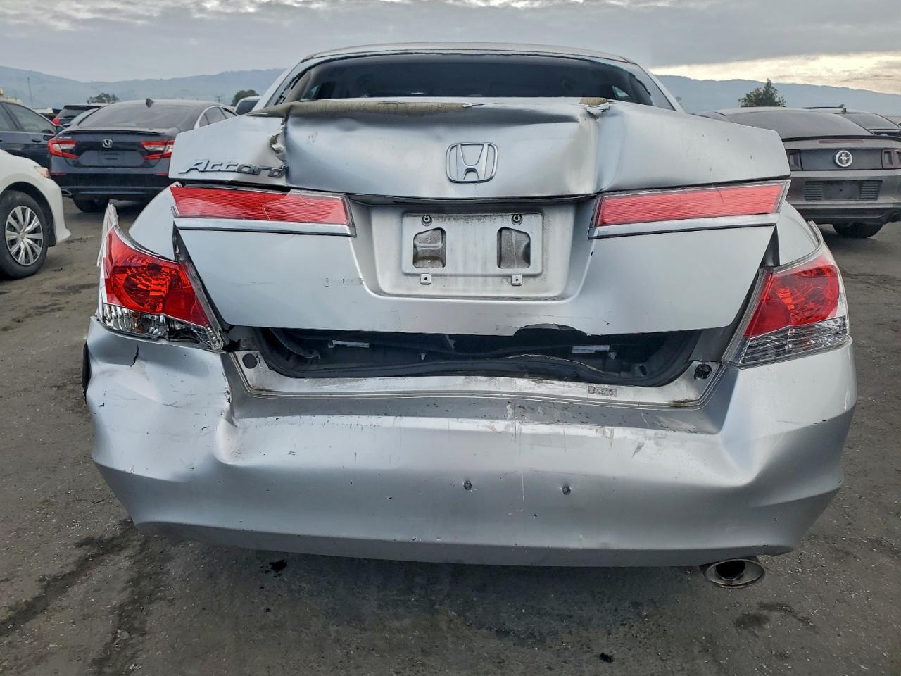 2012 HONDA ACCORD LX photo 6
