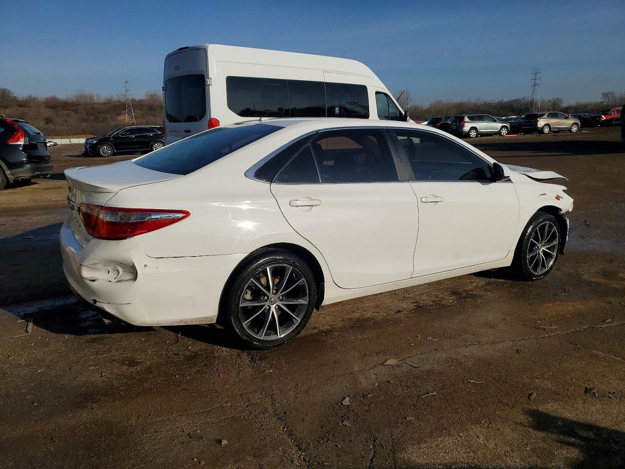 2016 TOYOTA CAMRY XSE photo 3