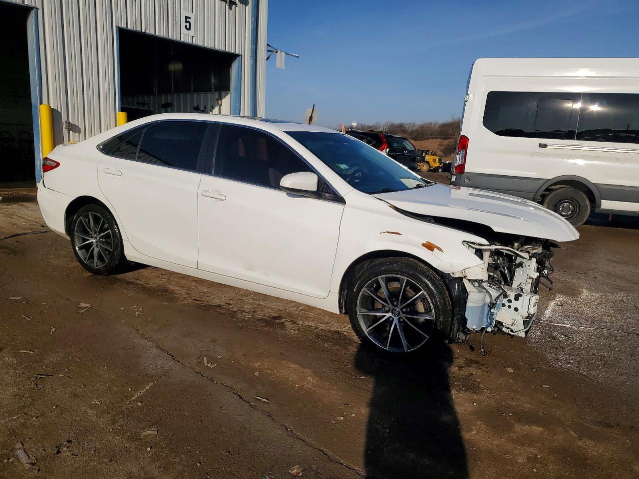 2016 TOYOTA CAMRY XSE photo 4