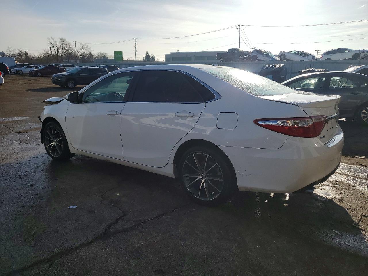 2016 TOYOTA CAMRY XSE photo 2