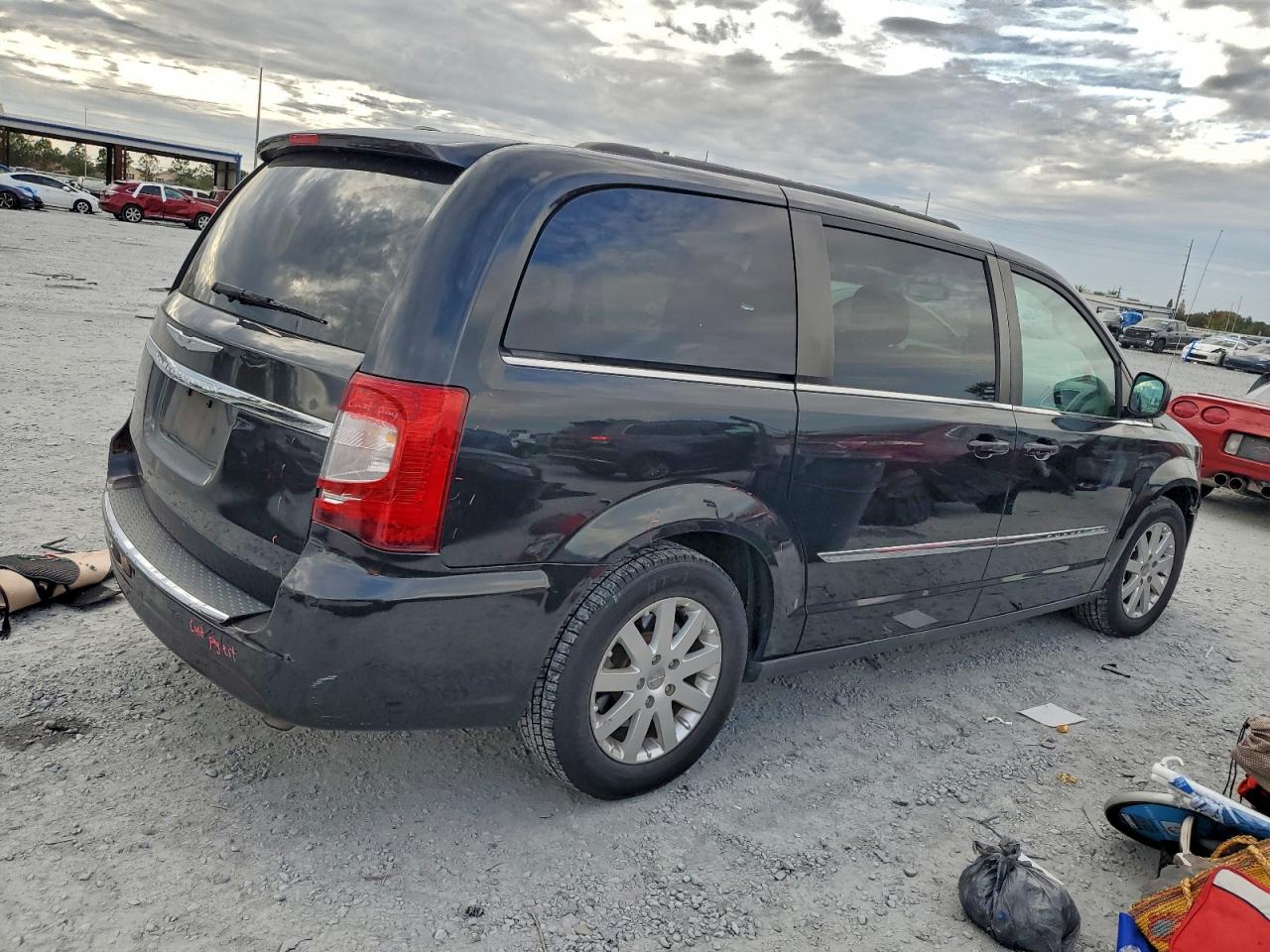 2015 CHRYSLER TOWN & COUNTRY TOURING photo 3
