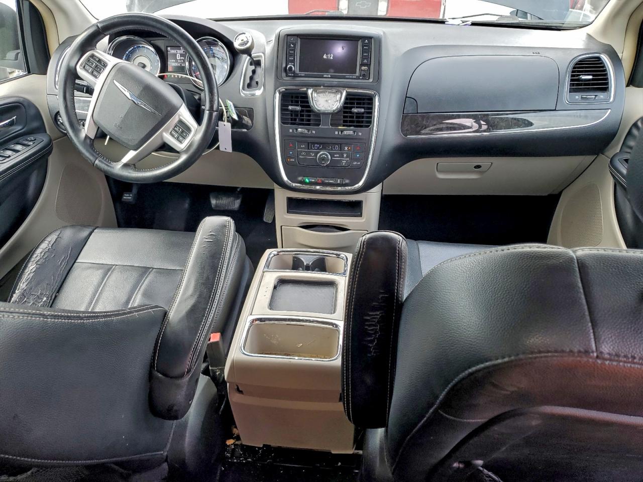 2015 CHRYSLER TOWN & COUNTRY TOURING photo 8