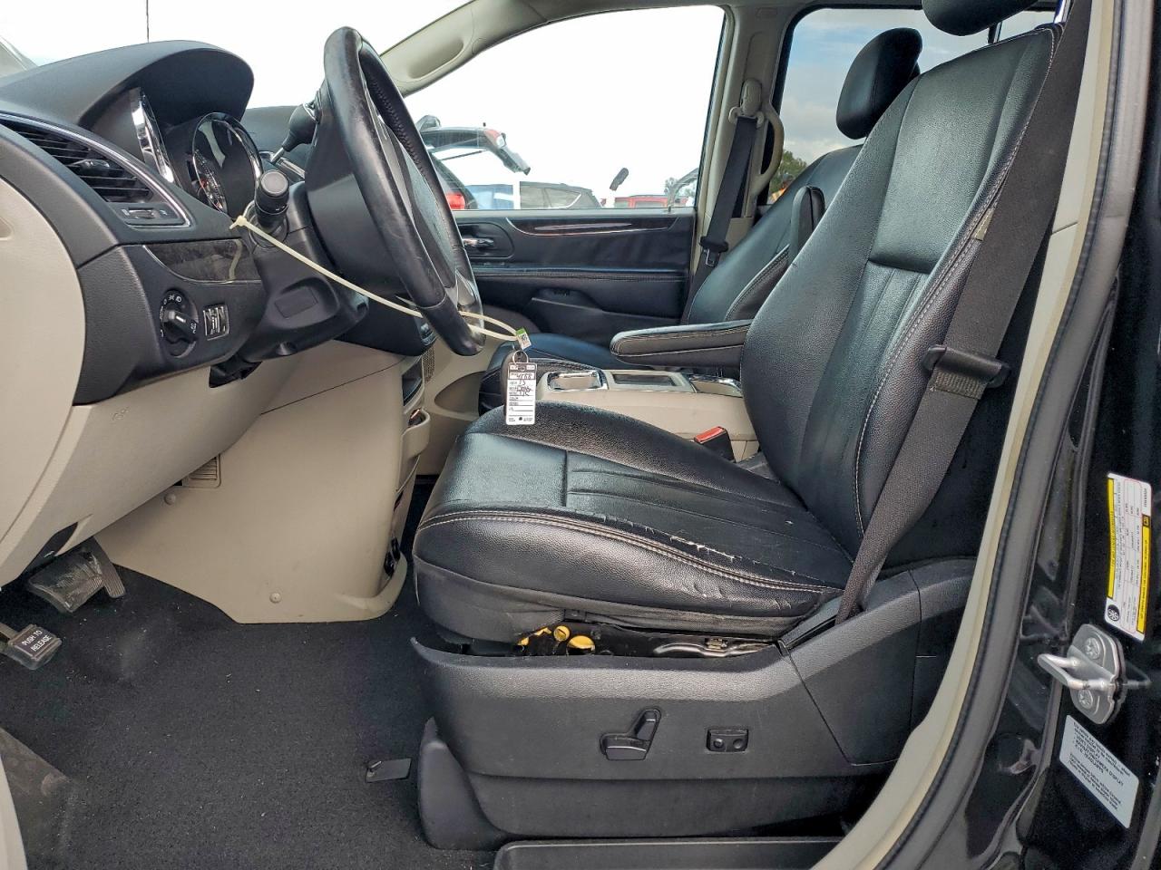 2015 CHRYSLER TOWN & COUNTRY TOURING photo 7