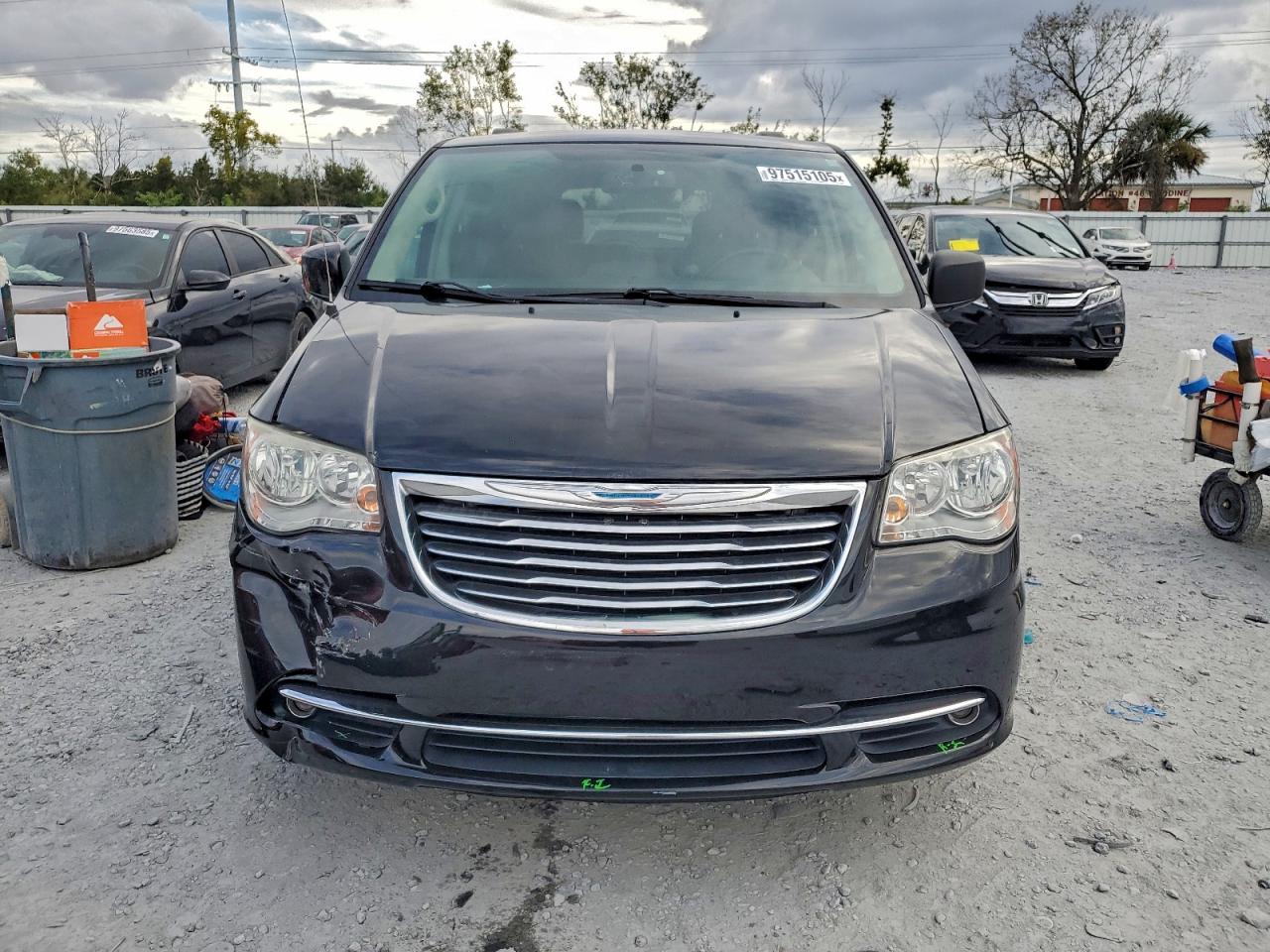 2015 CHRYSLER TOWN & COUNTRY TOURING photo 5