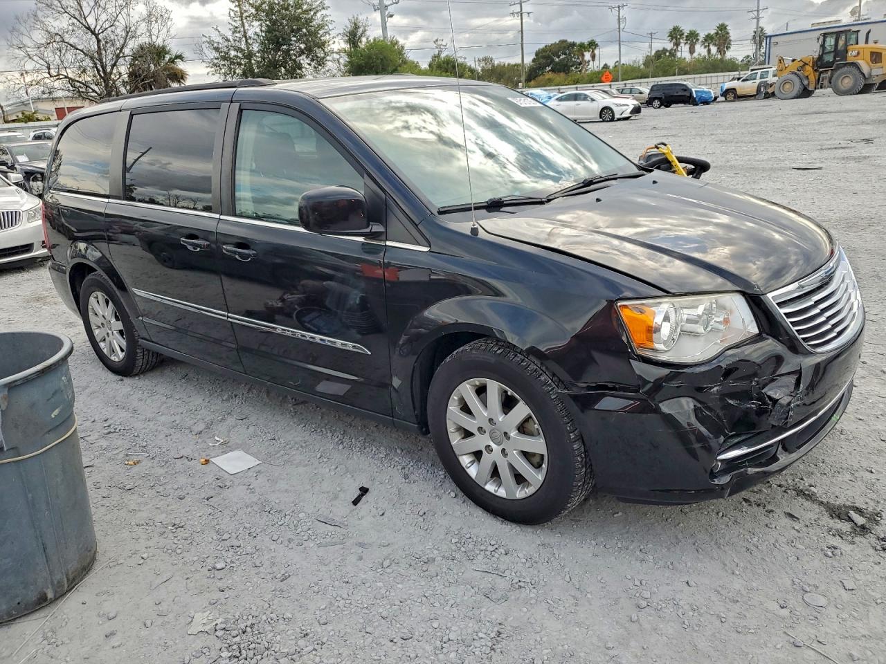 2015 CHRYSLER TOWN & COUNTRY TOURING photo 4