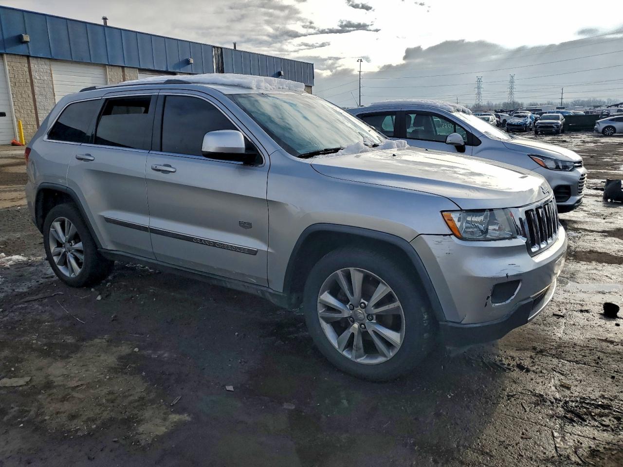 2011 JEEP GRAND CHEROKEE LAREDO photo 4