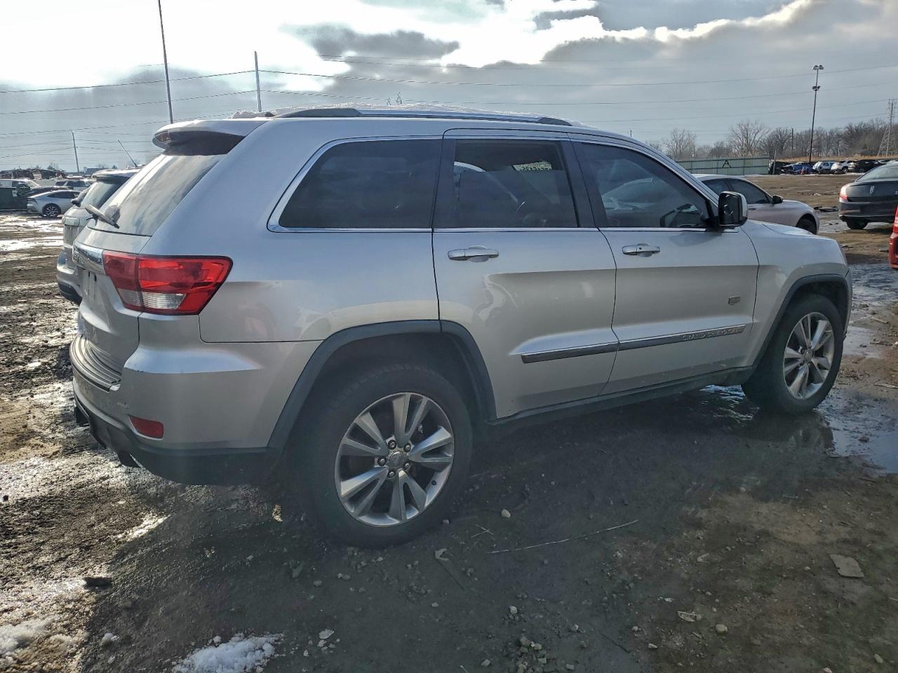 2011 JEEP GRAND CHEROKEE LAREDO photo 3