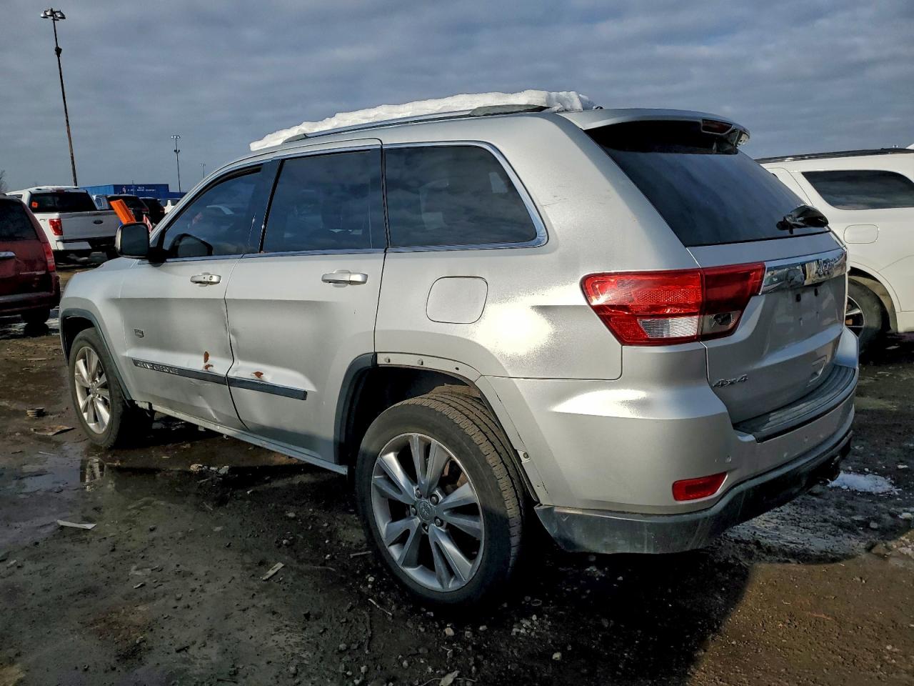 2011 JEEP GRAND CHEROKEE LAREDO photo 2