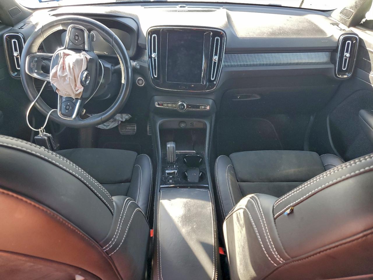 2019 VOLVO XC40 T5 R-DESIGN photo 8