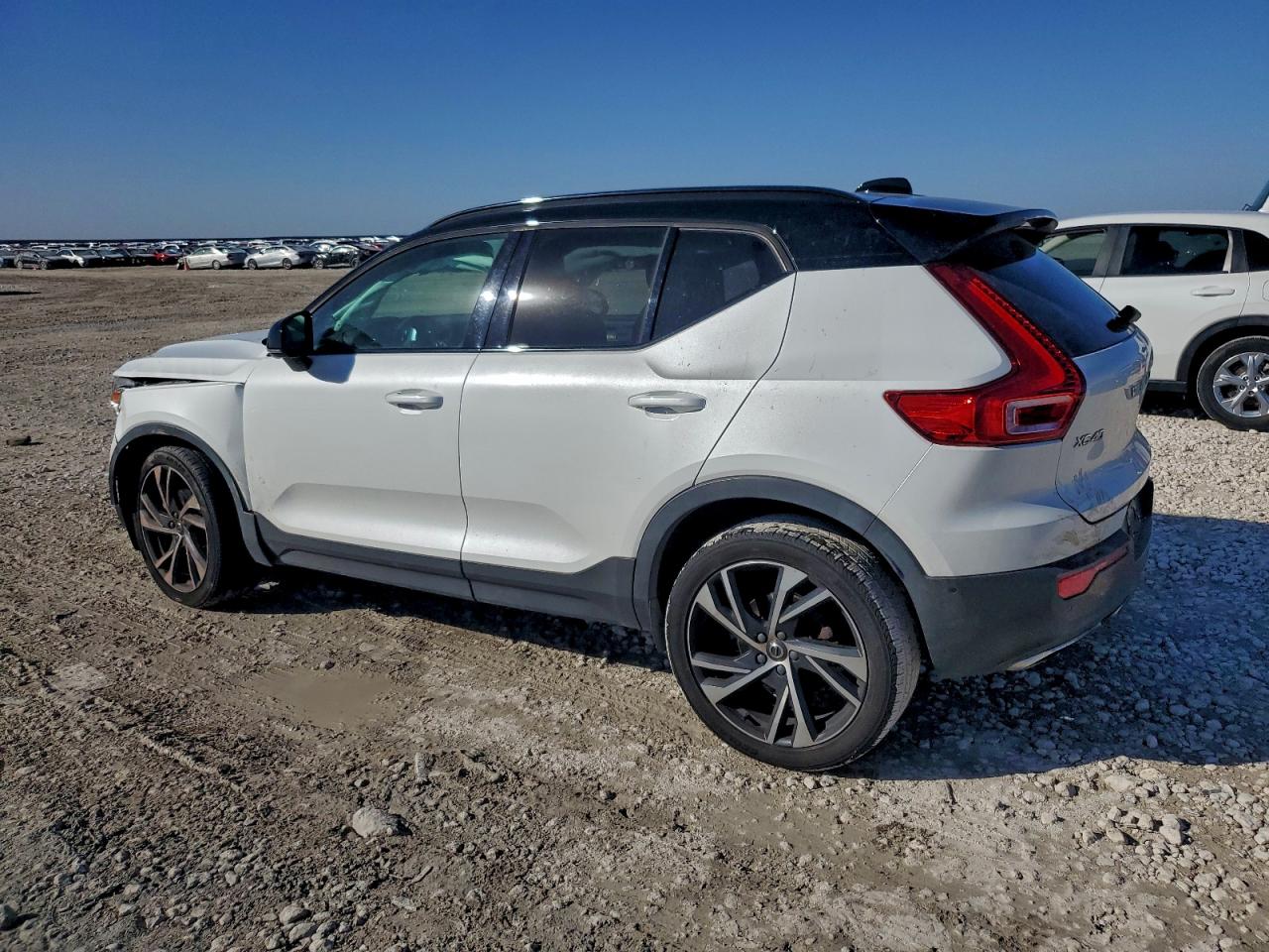 2019 VOLVO XC40 T5 R-DESIGN photo 2