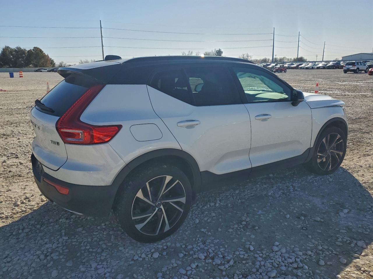 2019 VOLVO XC40 T5 R-DESIGN photo 3