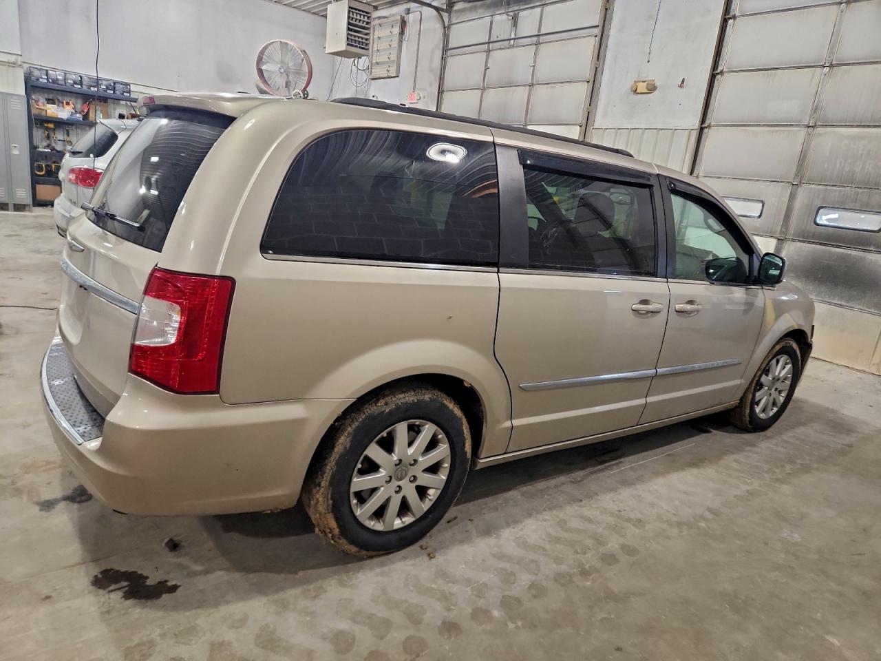 2015 CHRYSLER TOWN & COUNTRY TOURING photo 3