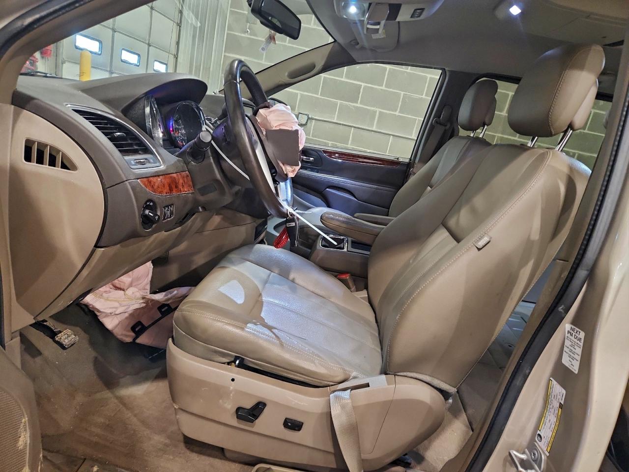 2015 CHRYSLER TOWN & COUNTRY TOURING photo 7