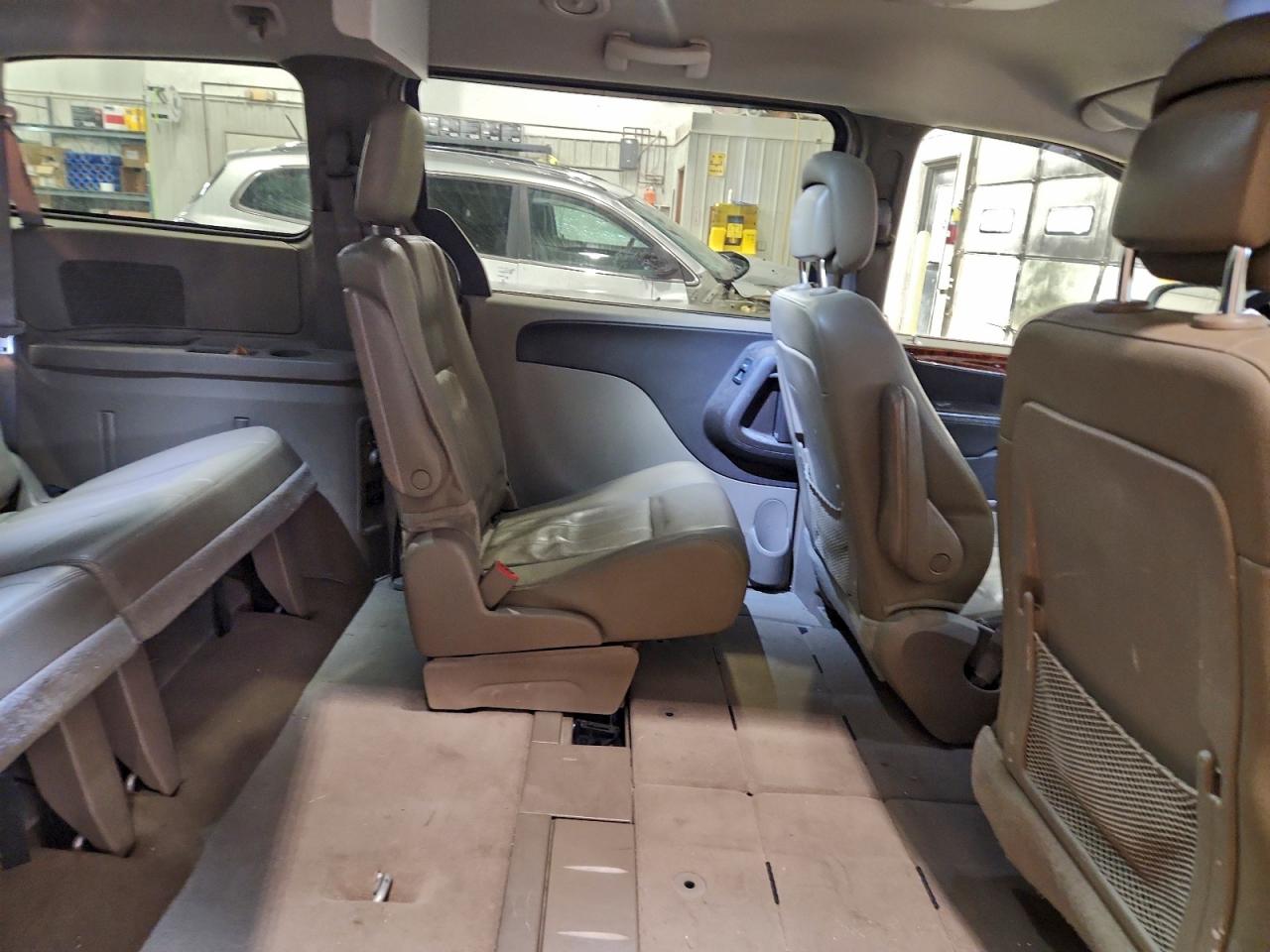 2015 CHRYSLER TOWN & COUNTRY TOURING photo 11