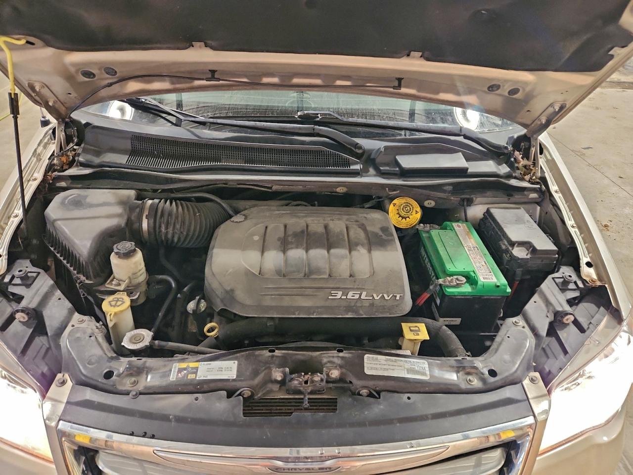 2015 CHRYSLER TOWN & COUNTRY TOURING photo 12