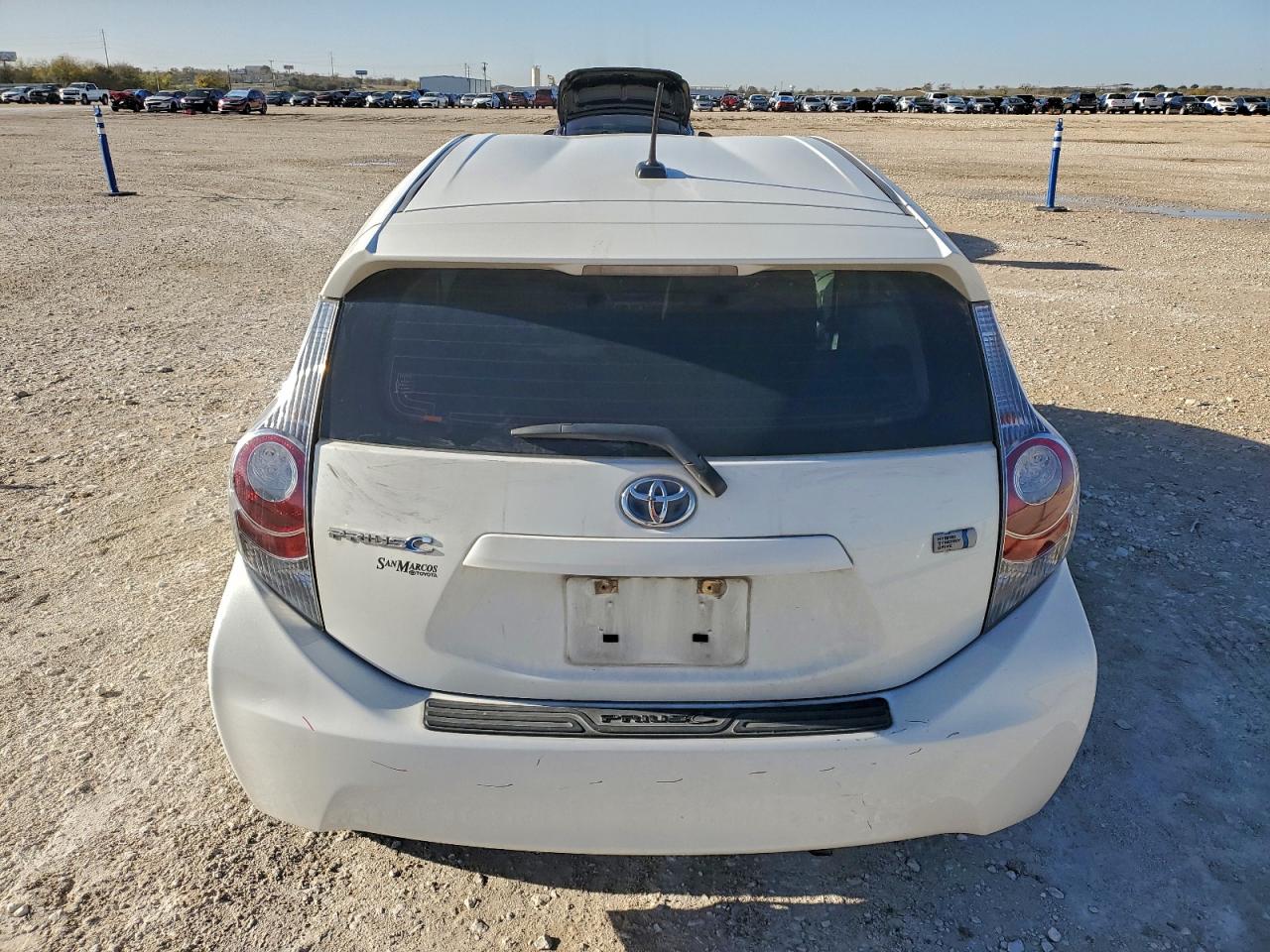 2013 TOYOTA PRIUS C photo 6
