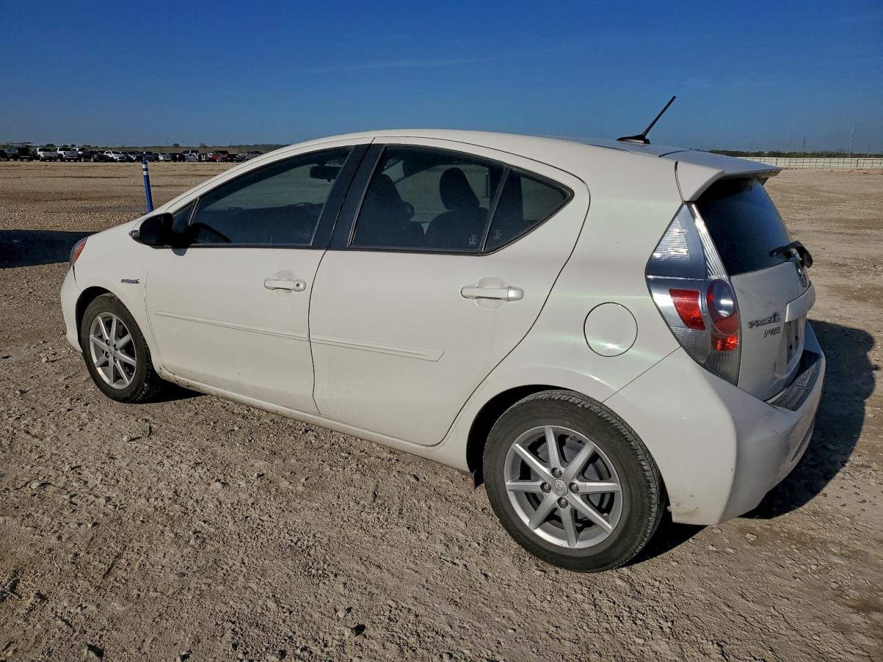 2013 TOYOTA PRIUS C photo 2