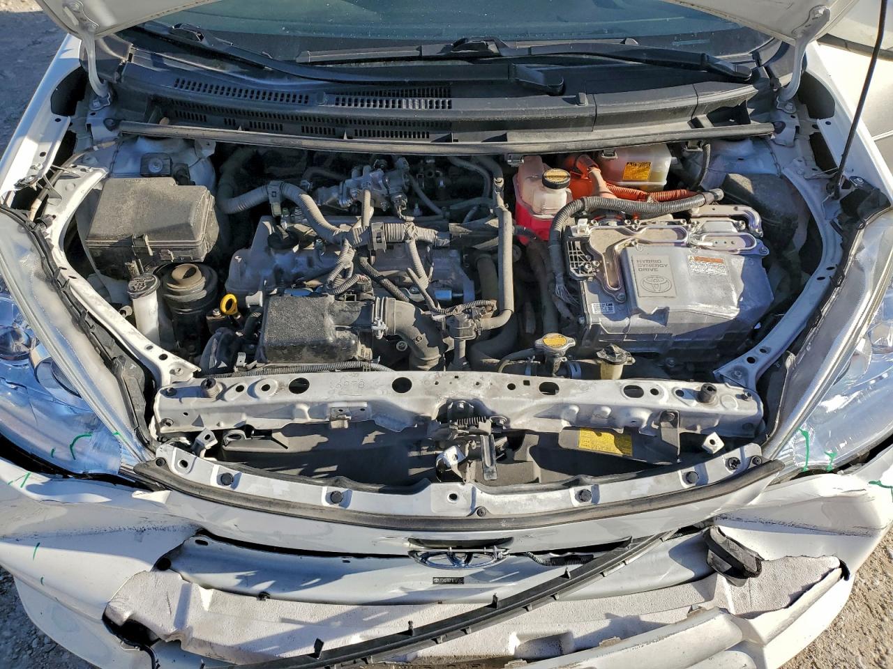 2013 TOYOTA PRIUS C photo 12