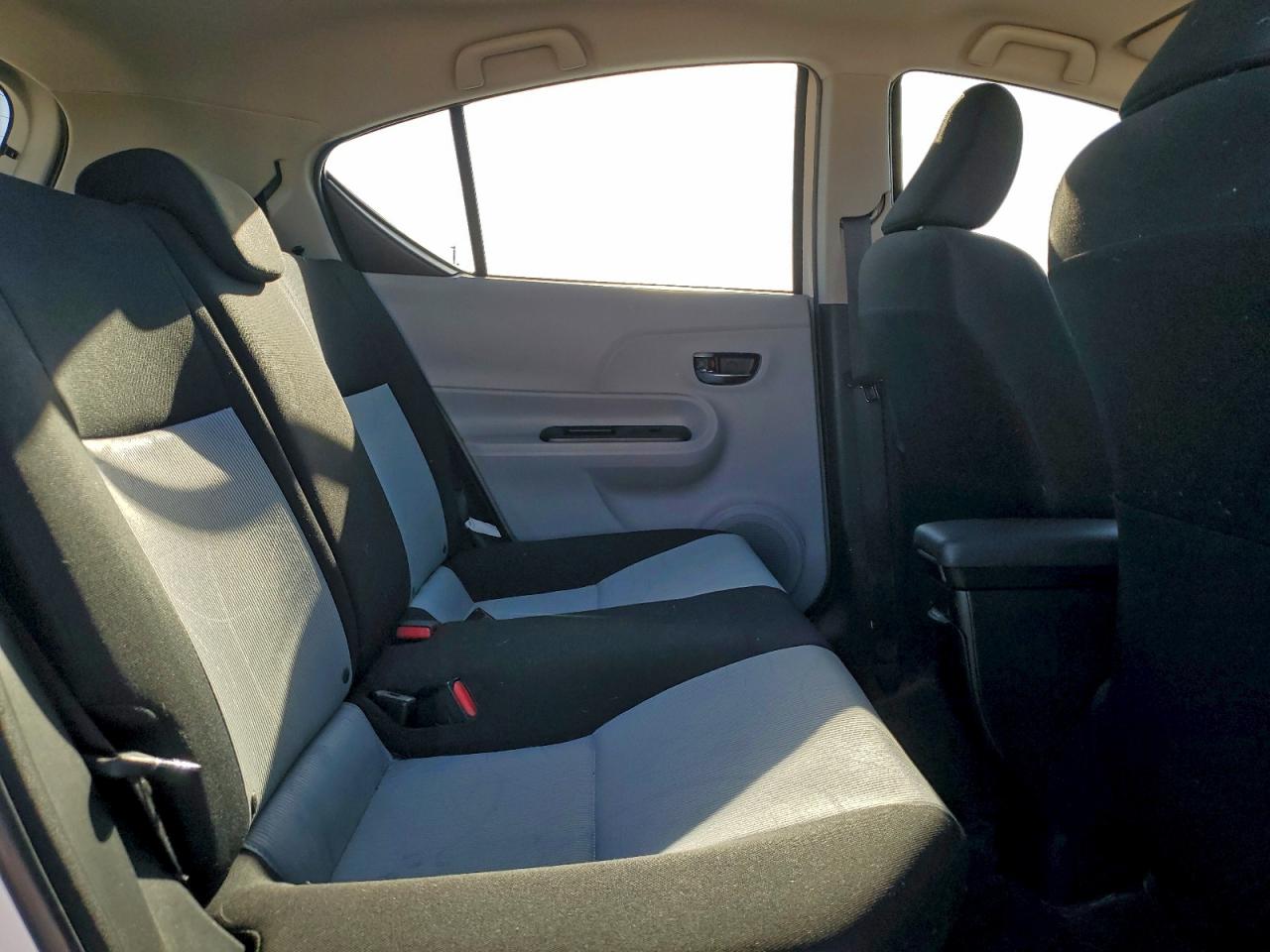 2013 TOYOTA PRIUS C photo 11
