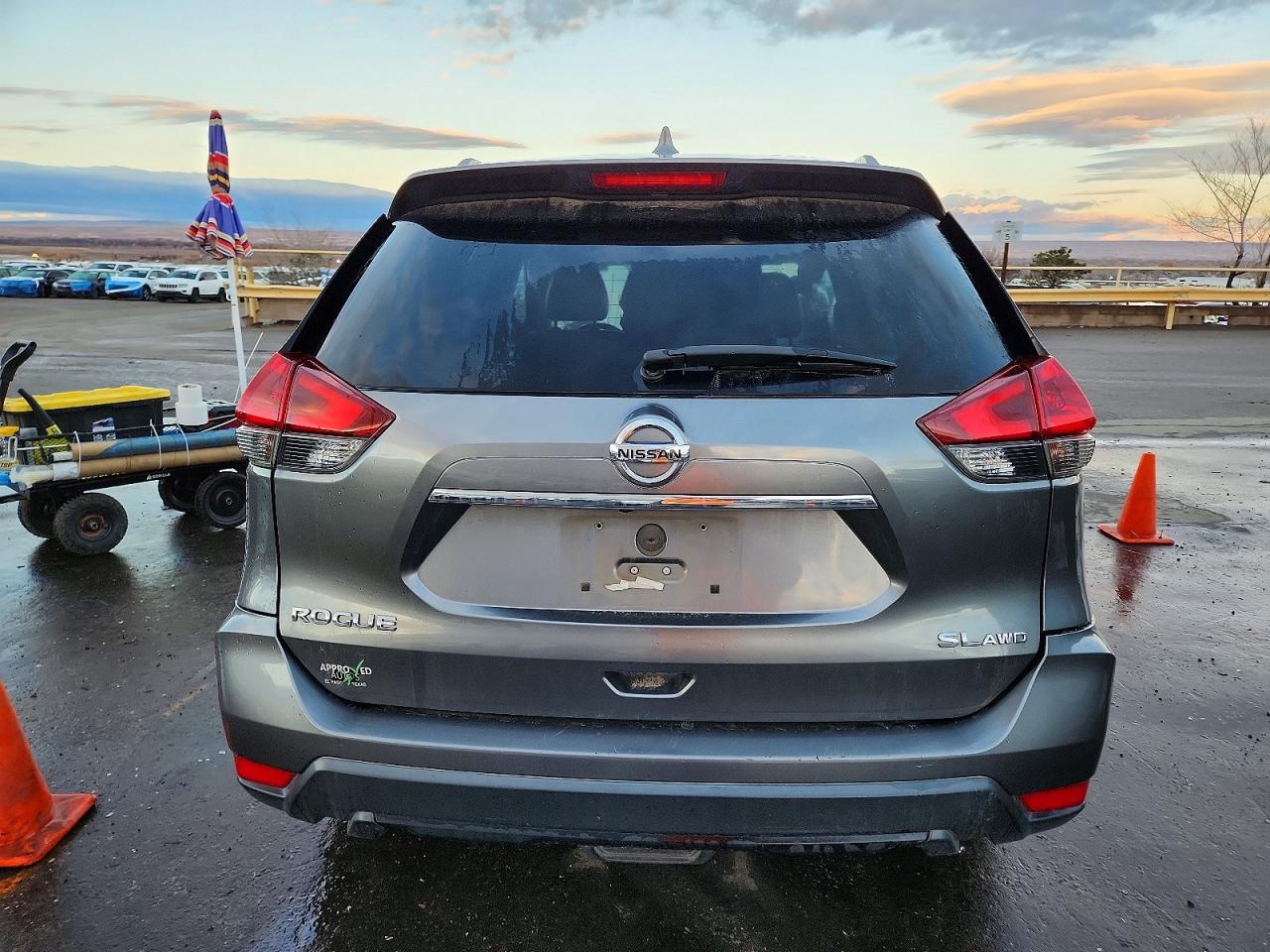 2018 NISSAN ROGUE S photo 6