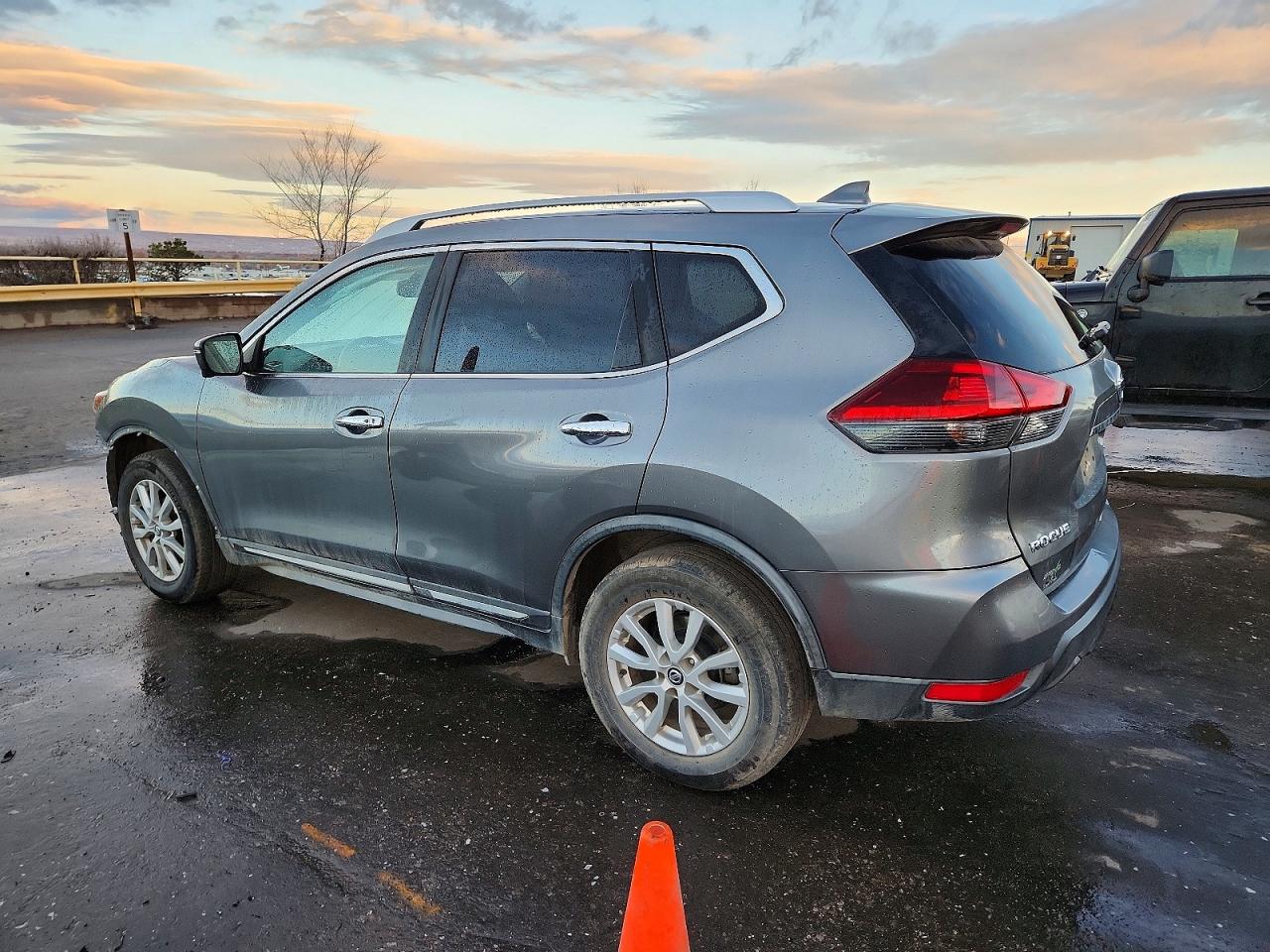 2018 NISSAN ROGUE S photo 2