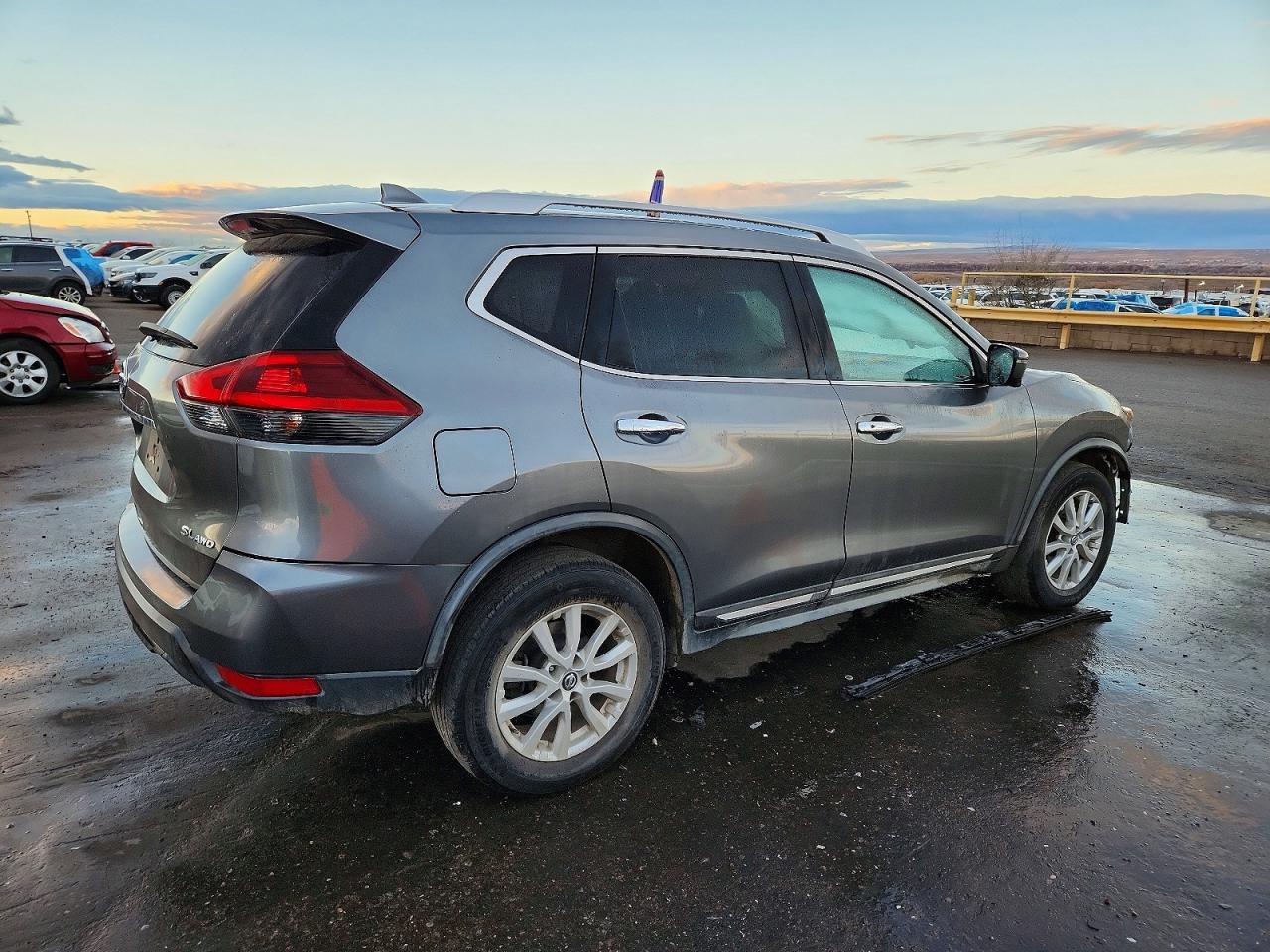 2018 NISSAN ROGUE S photo 3
