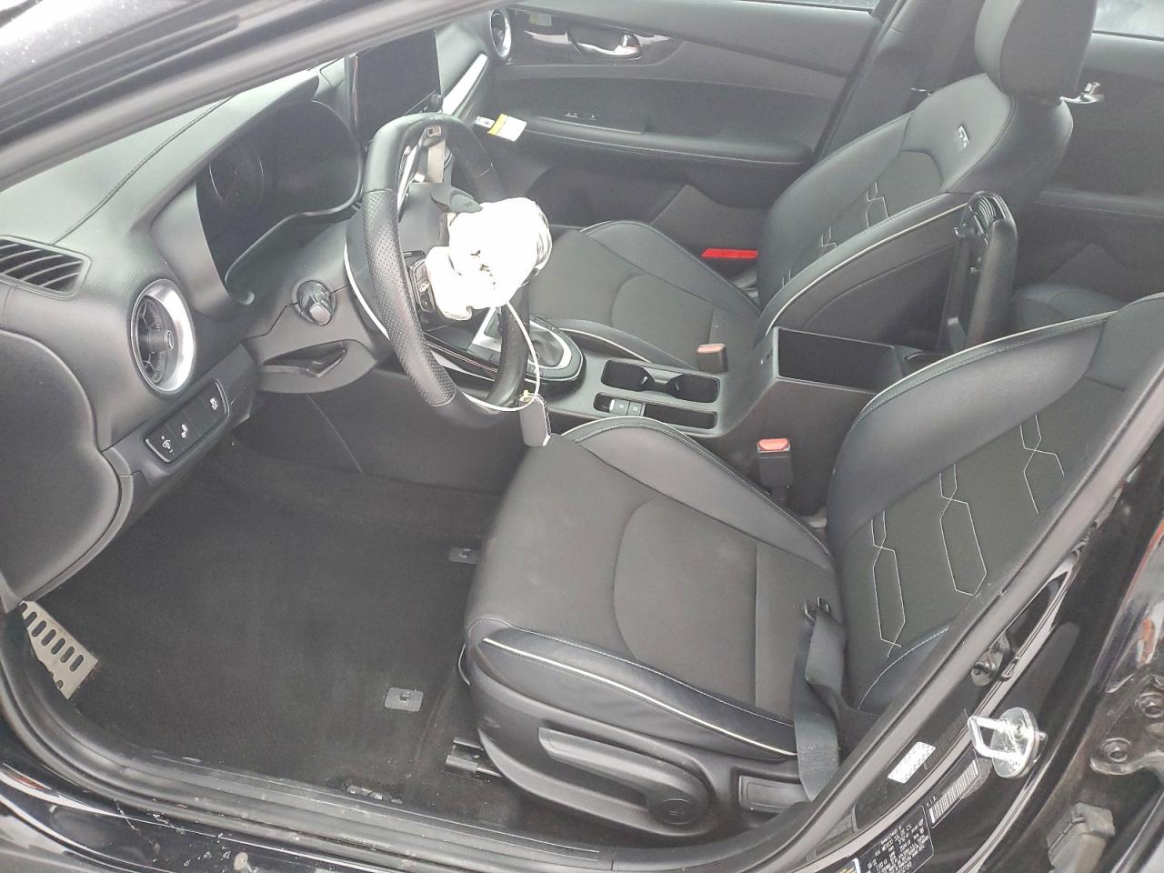 2023 KIA FORTE GT LINE photo 7