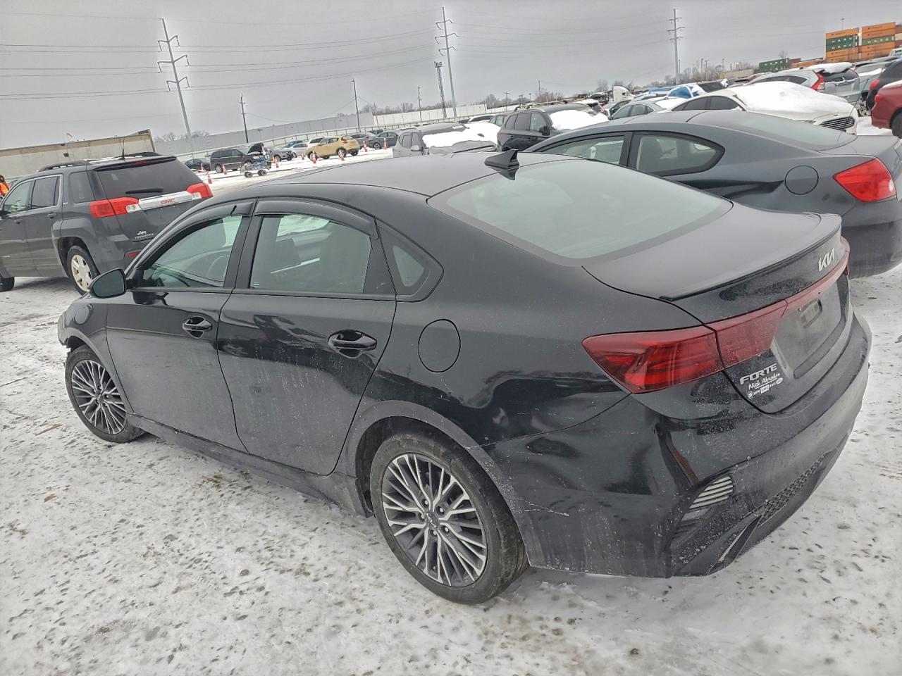 2023 KIA FORTE GT LINE photo 2