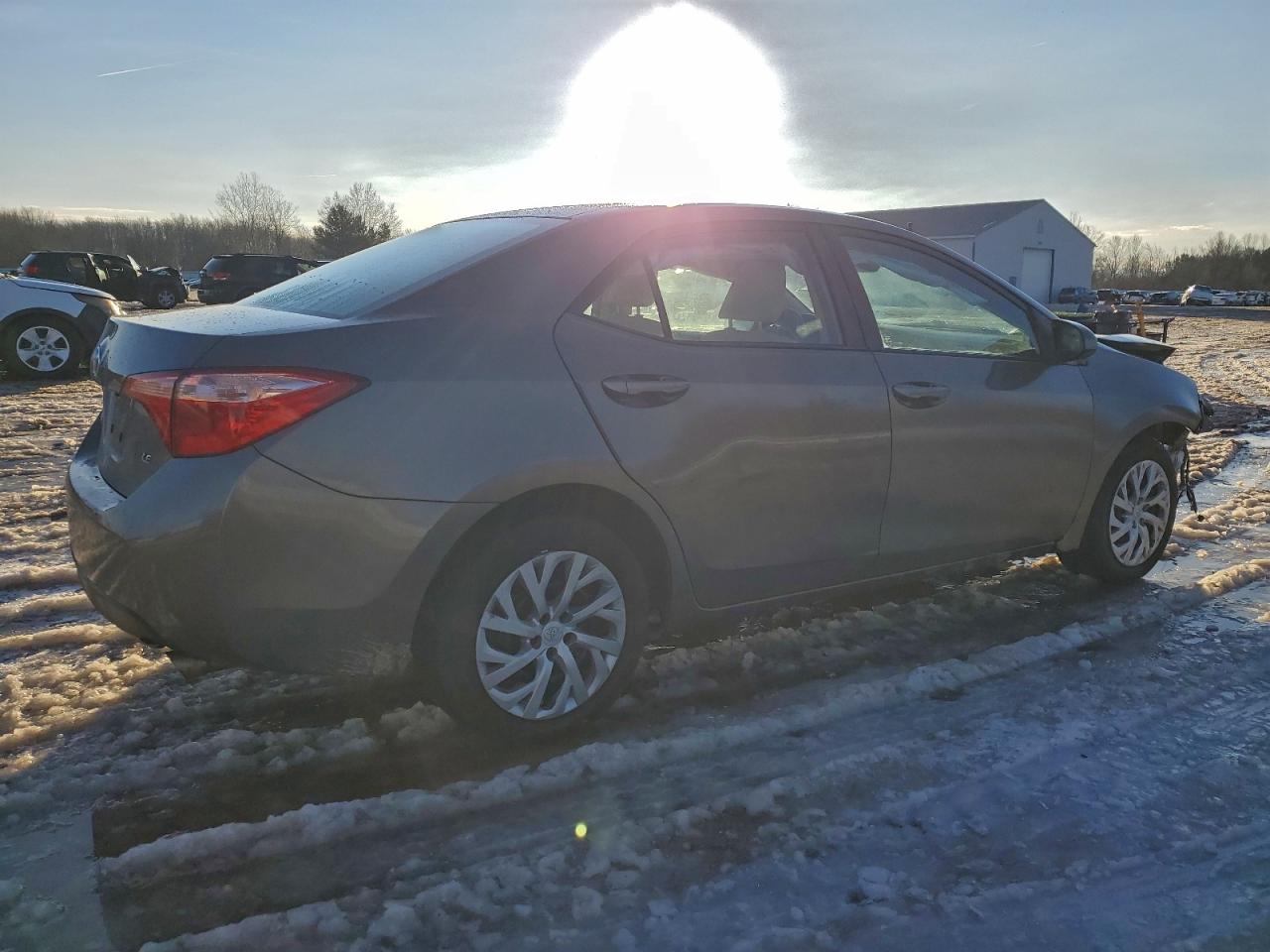 2018 TOYOTA COROLLA L photo 3