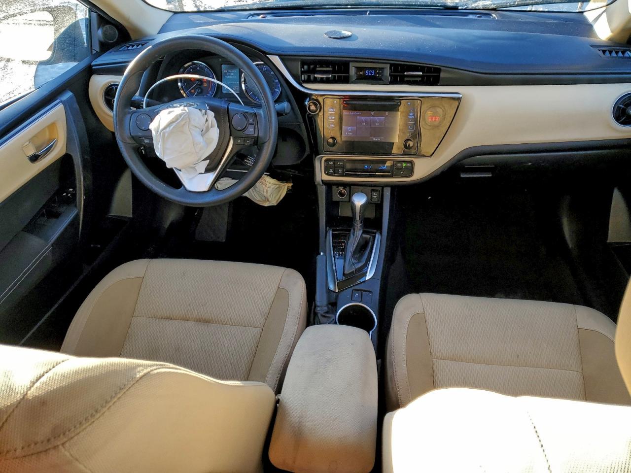 2018 TOYOTA COROLLA L photo 8