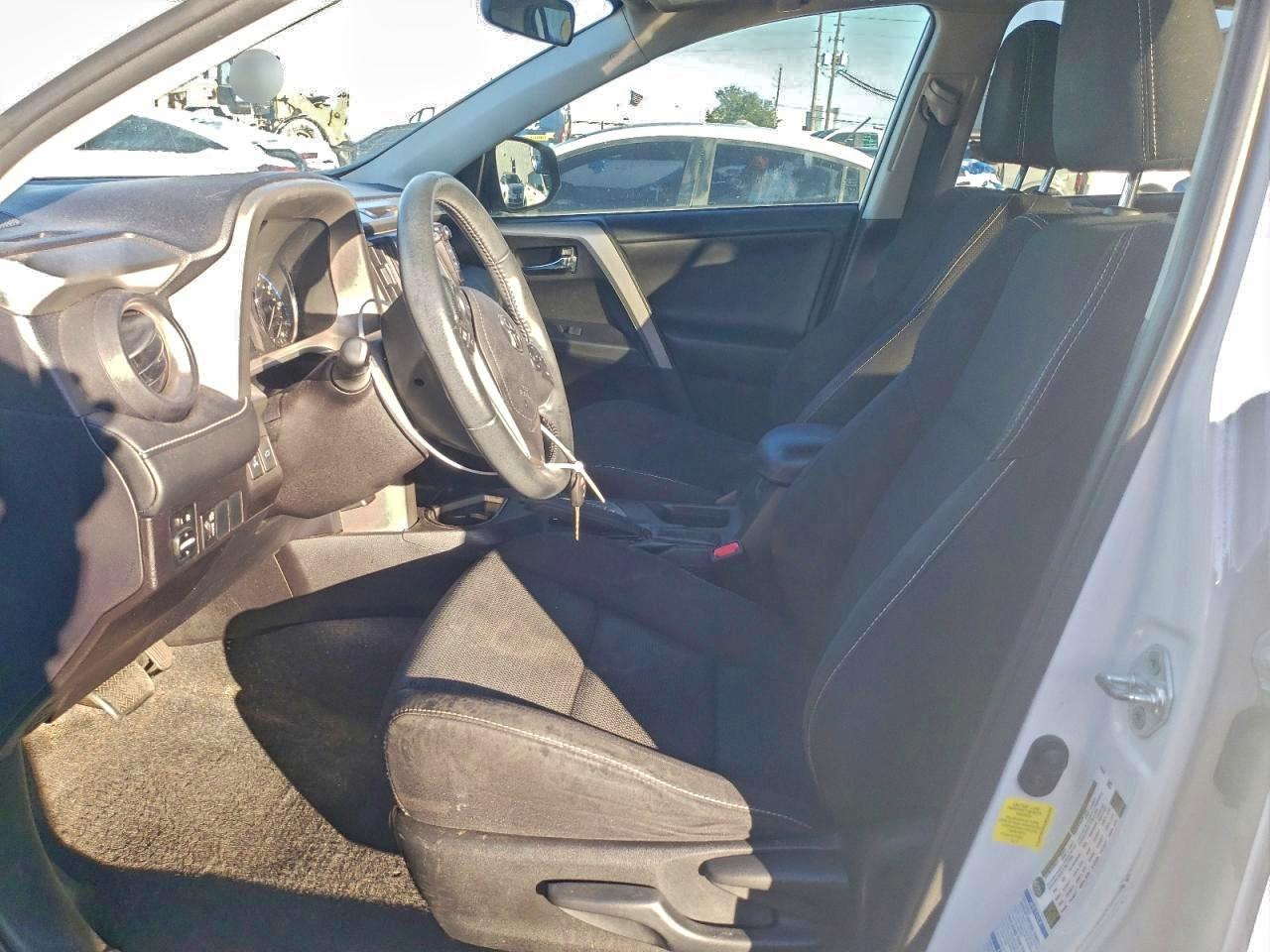 2016 TOYOTA RAV 4 photo 7